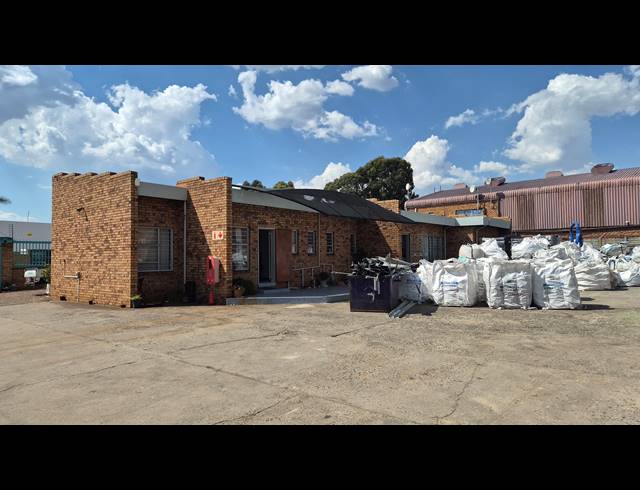 1,396M² WAREHOUSE FOR SALE IN JET PARK